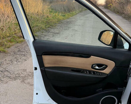 Белый Рено Гранд Сценик, объемом двигателя 1.9 л и пробегом 200 тыс. км за 8200 $, фото 18 на Automoto.ua