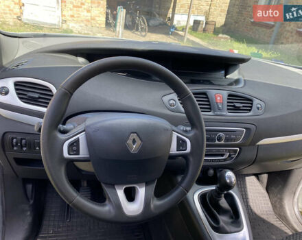 Рено Гранд Сценик 2011 в Луцке на Automoto.ua Белый Рено Гранд Сценик, объемом двигателя 1.5 л и пробегом 241 тыс. км за 6800 $, фото 8 на Automoto.ua