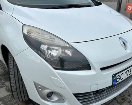 Белый Рено Гранд Сценик, объемом двигателя 1.6 л и пробегом 166 тыс. км за 8350 $, фото 7 на Automoto.ua
