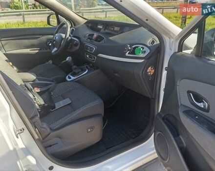 Білий Рено Гранд Сценік, об'ємом двигуна 1.6 л та пробігом 233 тис. км за 7300 $, фото 18 на Automoto.ua