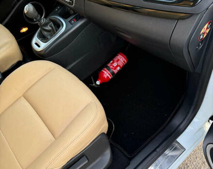 Белый Рено Гранд Сценик, объемом двигателя 1.9 л и пробегом 200 тыс. км за 8200 $, фото 9 на Automoto.ua