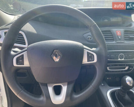 Рено Гранд Сценик 2011 в Луцке на Automoto.ua Белый Рено Гранд Сценик, объемом двигателя 1.5 л и пробегом 241 тыс. км за 6800 $, фото 12 на Automoto.ua