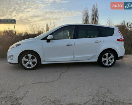 Белый Рено Гранд Сценик, объемом двигателя 1.9 л и пробегом 200 тыс. км за 8200 $, фото 2 на Automoto.ua