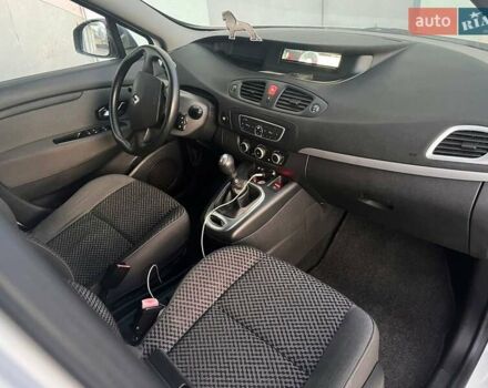 Белый Рено Гранд Сценик, объемом двигателя 1.46 л и пробегом 370 тыс. км за 6899 $, фото 39 на Automoto.ua