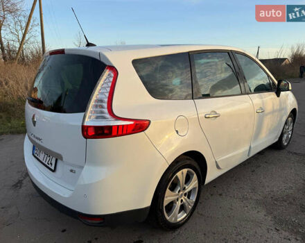 Белый Рено Гранд Сценик, объемом двигателя 1.9 л и пробегом 200 тыс. км за 8200 $, фото 5 на Automoto.ua