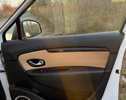 Белый Рено Гранд Сценик, объемом двигателя 1.9 л и пробегом 200 тыс. км за 8200 $, фото 11 на Automoto.ua