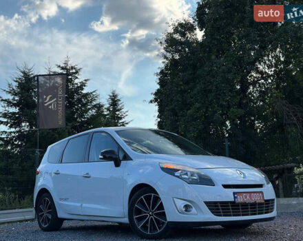 Білий Рено Гранд Сценік, об'ємом двигуна 2 л та пробігом 199 тис. км за 8250 $, фото 1 на Automoto.ua