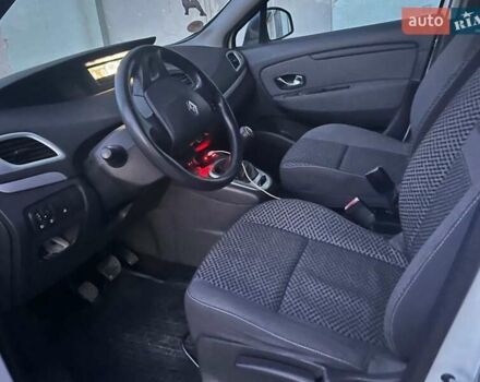 Белый Рено Гранд Сценик, объемом двигателя 1.46 л и пробегом 370 тыс. км за 6899 $, фото 7 на Automoto.ua