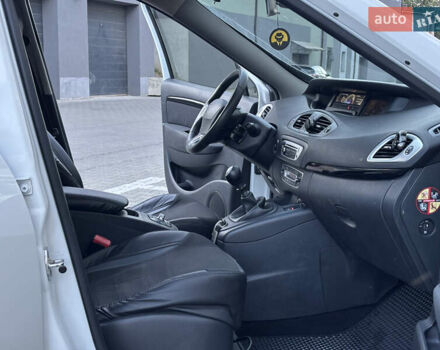 Белый Рено Гранд Сценик, объемом двигателя 1.5 л и пробегом 201 тыс. км за 8499 $, фото 12 на Automoto.ua