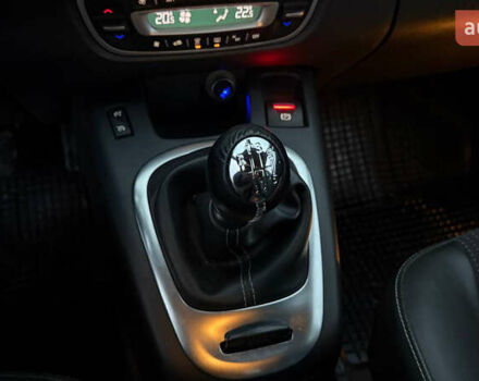 Белый Рено Гранд Сценик, объемом двигателя 1.6 л и пробегом 182 тыс. км за 9000 $, фото 18 на Automoto.ua