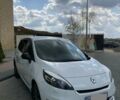 Белый Рено Гранд Сценик, объемом двигателя 1.5 л и пробегом 162 тыс. км за 10000 $, фото 2 на Automoto.ua