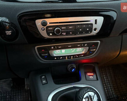 Белый Рено Гранд Сценик, объемом двигателя 1.6 л и пробегом 182 тыс. км за 9000 $, фото 19 на Automoto.ua