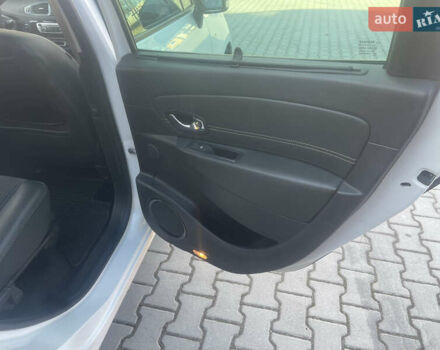 Белый Рено Гранд Сценик, объемом двигателя 1.6 л и пробегом 228 тыс. км за 7900 $, фото 11 на Automoto.ua