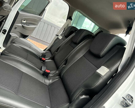 Белый Рено Гранд Сценик, объемом двигателя 1.6 л и пробегом 207 тыс. км за 9450 $, фото 79 на Automoto.ua