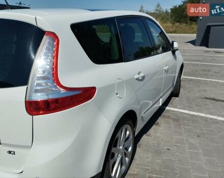 Білий Рено Гранд Сценік, об'ємом двигуна 2 л та пробігом 187 тис. км за 12400 $, фото 2 на Automoto.ua
