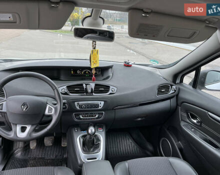 Белый Рено Гранд Сценик, объемом двигателя 1.46 л и пробегом 280 тыс. км за 8100 $, фото 8 на Automoto.ua