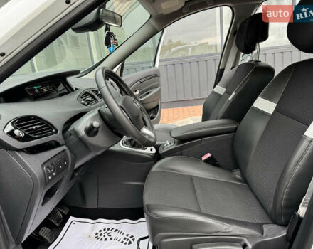 Белый Рено Гранд Сценик, объемом двигателя 1.6 л и пробегом 207 тыс. км за 9450 $, фото 60 на Automoto.ua