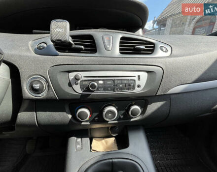 Білий Рено Гранд Сценік, об'ємом двигуна 1.5 л та пробігом 250 тис. км за 7500 $, фото 16 на Automoto.ua
