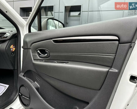 Белый Рено Гранд Сценик, объемом двигателя 1.6 л и пробегом 207 тыс. км за 9450 $, фото 86 на Automoto.ua