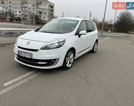 Белый Рено Гранд Сценик, объемом двигателя 1.46 л и пробегом 280 тыс. км за 8100 $, фото 2 на Automoto.ua