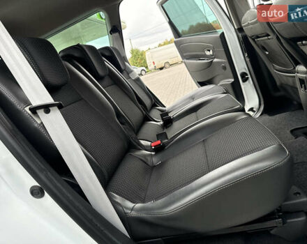 Белый Рено Гранд Сценик, объемом двигателя 1.6 л и пробегом 207 тыс. км за 9450 $, фото 111 на Automoto.ua