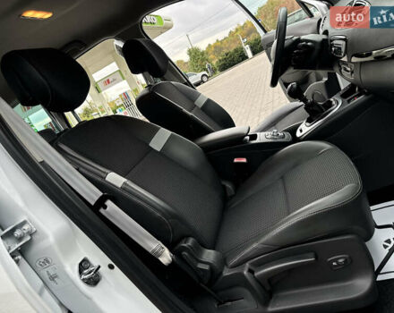 Белый Рено Гранд Сценик, объемом двигателя 1.6 л и пробегом 207 тыс. км за 9450 $, фото 91 на Automoto.ua