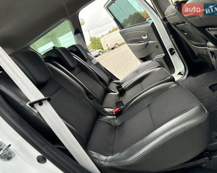 Белый Рено Гранд Сценик, объемом двигателя 1.6 л и пробегом 207 тыс. км за 9450 $, фото 109 на Automoto.ua