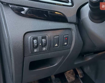 Белый Рено Гранд Сценик, объемом двигателя 1.6 л и пробегом 182 тыс. км за 9000 $, фото 27 на Automoto.ua