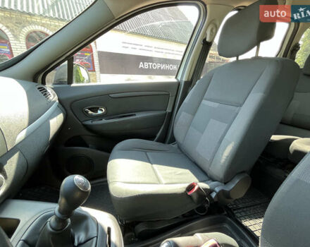 Білий Рено Гранд Сценік, об'ємом двигуна 1.5 л та пробігом 250 тис. км за 7500 $, фото 26 на Automoto.ua