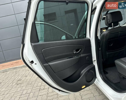 Белый Рено Гранд Сценик, объемом двигателя 1.6 л и пробегом 207 тыс. км за 9450 $, фото 74 на Automoto.ua