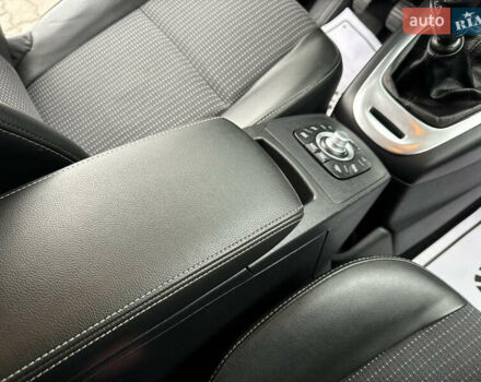 Белый Рено Гранд Сценик, объемом двигателя 1.6 л и пробегом 207 тыс. км за 9450 $, фото 102 на Automoto.ua