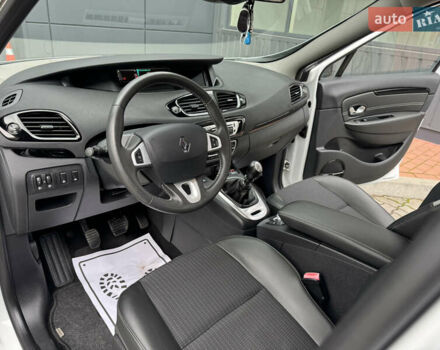 Белый Рено Гранд Сценик, объемом двигателя 1.6 л и пробегом 207 тыс. км за 9450 $, фото 64 на Automoto.ua