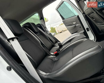 Белый Рено Гранд Сценик, объемом двигателя 1.6 л и пробегом 207 тыс. км за 9450 $, фото 113 на Automoto.ua