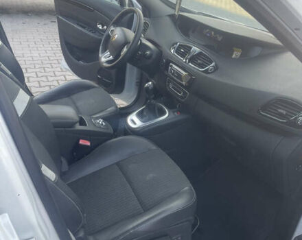 Белый Рено Гранд Сценик, объемом двигателя 1.6 л и пробегом 228 тыс. км за 7900 $, фото 10 на Automoto.ua