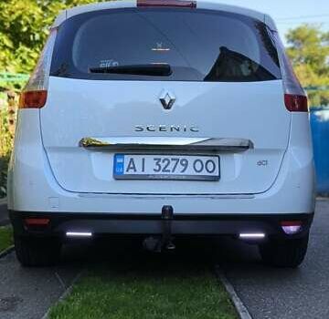 Білий Рено Гранд Сценік, об'ємом двигуна 1.6 л та пробігом 204 тис. км за 10300 $, фото 4 на Automoto.ua