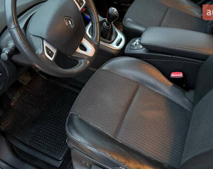 Белый Рено Гранд Сценик, объемом двигателя 1.6 л и пробегом 182 тыс. км за 9000 $, фото 16 на Automoto.ua