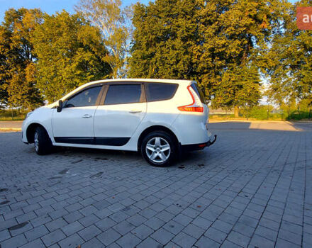 Белый Рено Гранд Сценик, объемом двигателя 1.5 л и пробегом 240 тыс. км за 8499 $, фото 3 на Automoto.ua