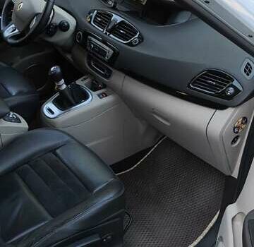 Білий Рено Гранд Сценік, об'ємом двигуна 1.6 л та пробігом 204 тис. км за 10300 $, фото 8 на Automoto.ua