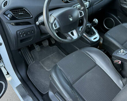 Белый Рено Гранд Сценик, объемом двигателя 1.5 л и пробегом 230 тыс. км за 7800 $, фото 8 на Automoto.ua