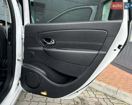 Белый Рено Гранд Сценик, объемом двигателя 1.6 л и пробегом 207 тыс. км за 9450 $, фото 105 на Automoto.ua