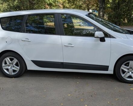 Белый Рено Гранд Сценик, объемом двигателя 1.5 л и пробегом 360 тыс. км за 8000 $, фото 1 на Automoto.ua