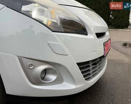 Белый Рено Гранд Сценик, объемом двигателя 1.6 л и пробегом 250 тыс. км за 8600 $, фото 7 на Automoto.ua