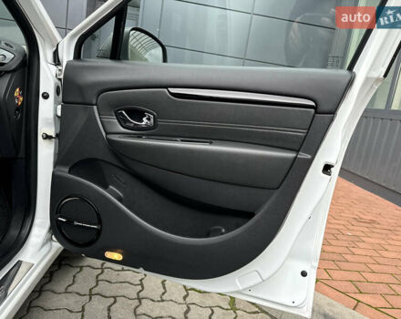 Белый Рено Гранд Сценик, объемом двигателя 1.6 л и пробегом 207 тыс. км за 9450 $, фото 85 на Automoto.ua