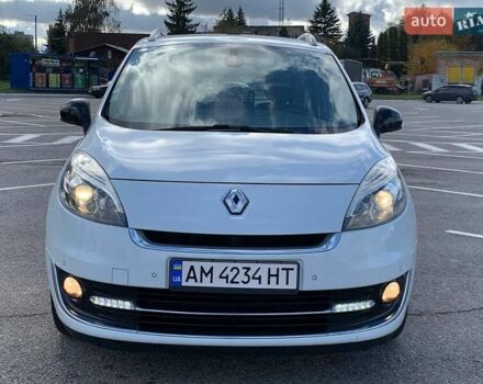 Білий Рено Гранд Сценік, об'ємом двигуна 1.6 л та пробігом 250 тис. км за 8800 $, фото 2 на Automoto.ua