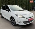 Белый Рено Гранд Сценик, объемом двигателя 1.6 л и пробегом 250 тыс. км за 8600 $, фото 4 на Automoto.ua