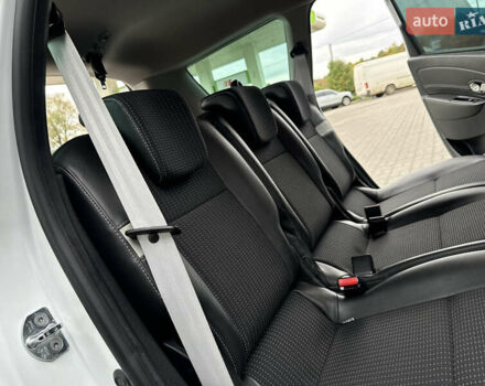 Белый Рено Гранд Сценик, объемом двигателя 1.6 л и пробегом 207 тыс. км за 9450 $, фото 110 на Automoto.ua