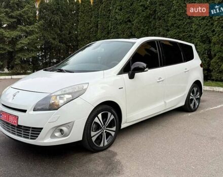 Белый Рено Гранд Сценик, объемом двигателя 1.6 л и пробегом 250 тыс. км за 8600 $, фото 3 на Automoto.ua