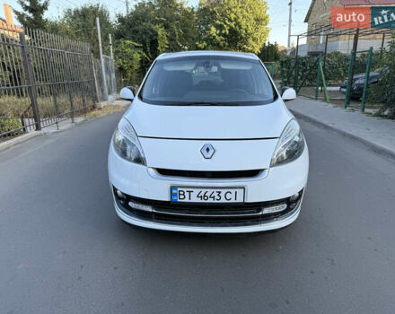 Белый Рено Гранд Сценик, объемом двигателя 1.5 л и пробегом 230 тыс. км за 7800 $, фото 1 на Automoto.ua