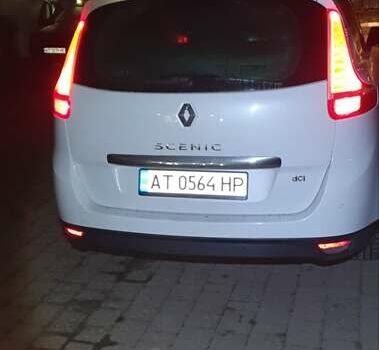 Білий Рено Гранд Сценік, об'ємом двигуна 1.6 л та пробігом 289 тис. км за 10000 $, фото 4 на Automoto.ua