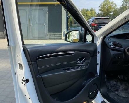 Белый Рено Гранд Сценик, объемом двигателя 1.5 л и пробегом 257 тыс. км за 9000 $, фото 12 на Automoto.ua